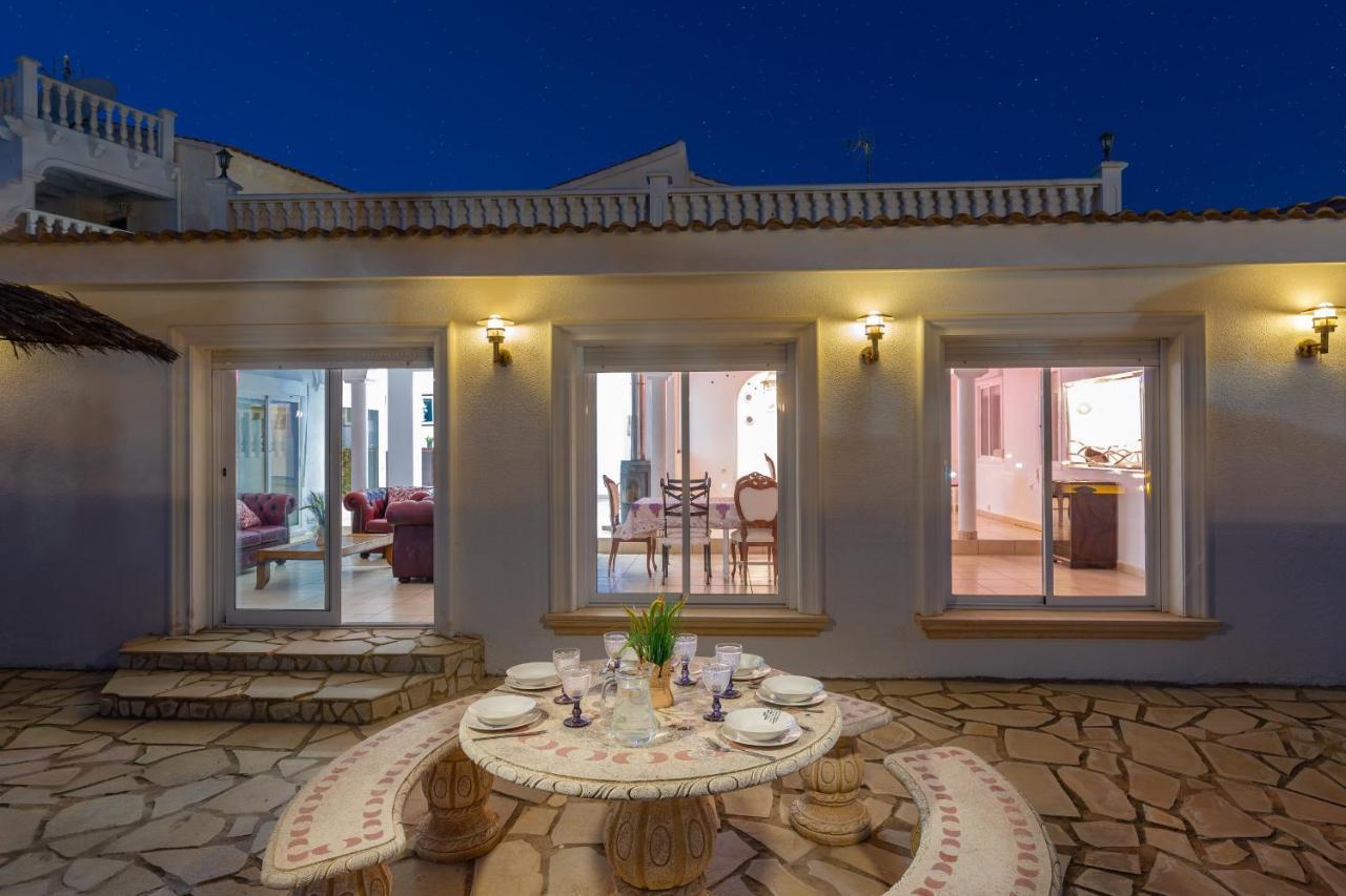Fidalsa Grand Mediterranean Beachfront Villa Плая Фламенка Екстериор снимка