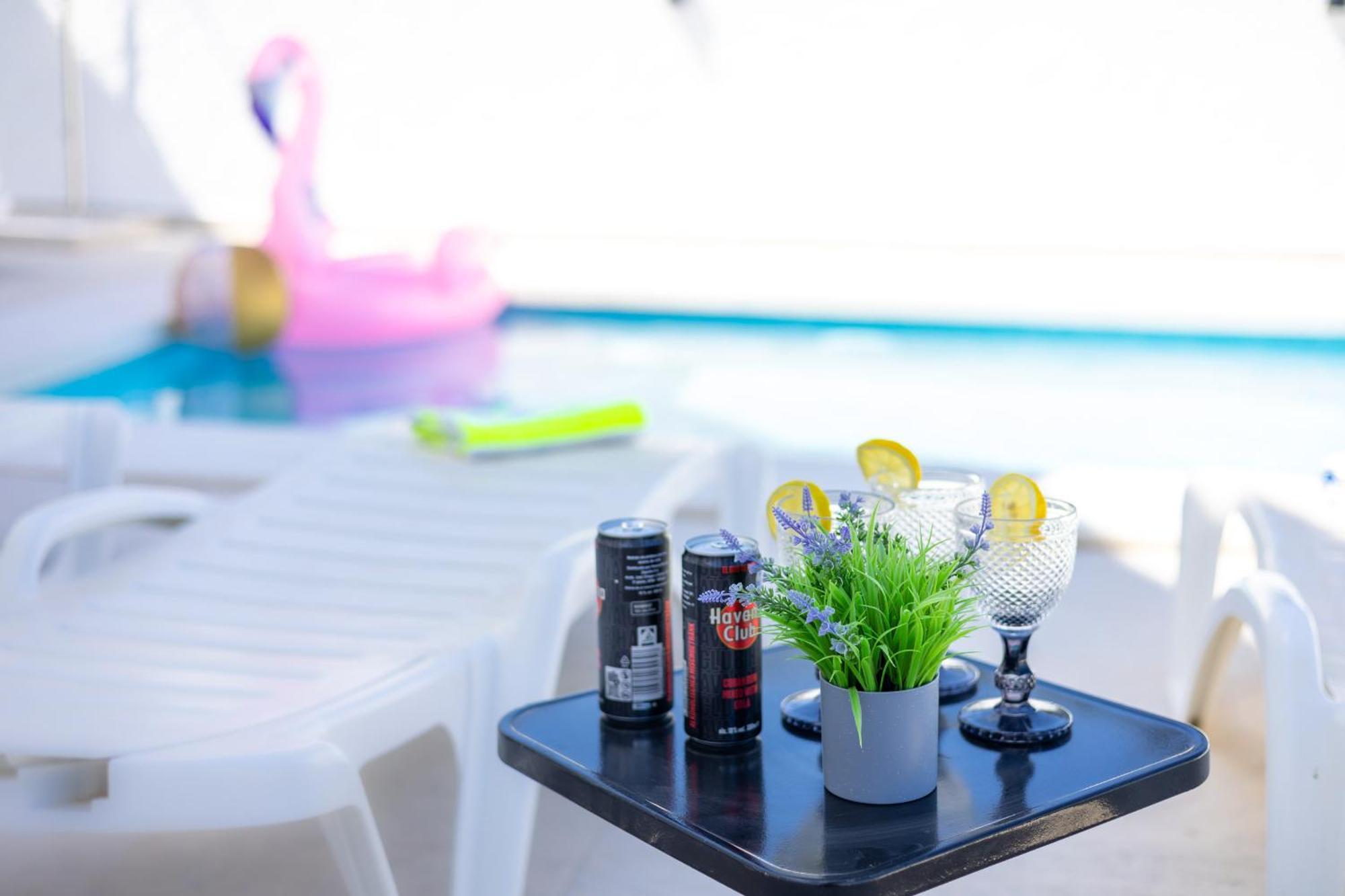 Fidalsa Grand Mediterranean Beachfront Villa Плая Фламенка Екстериор снимка