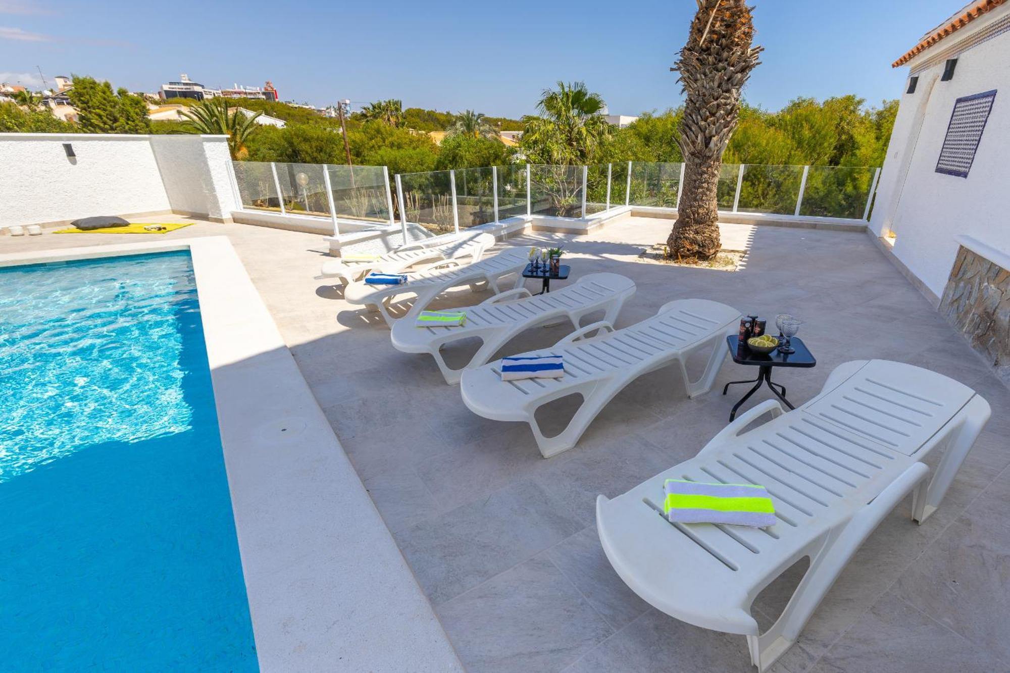 Fidalsa Grand Mediterranean Beachfront Villa Плая Фламенка Екстериор снимка