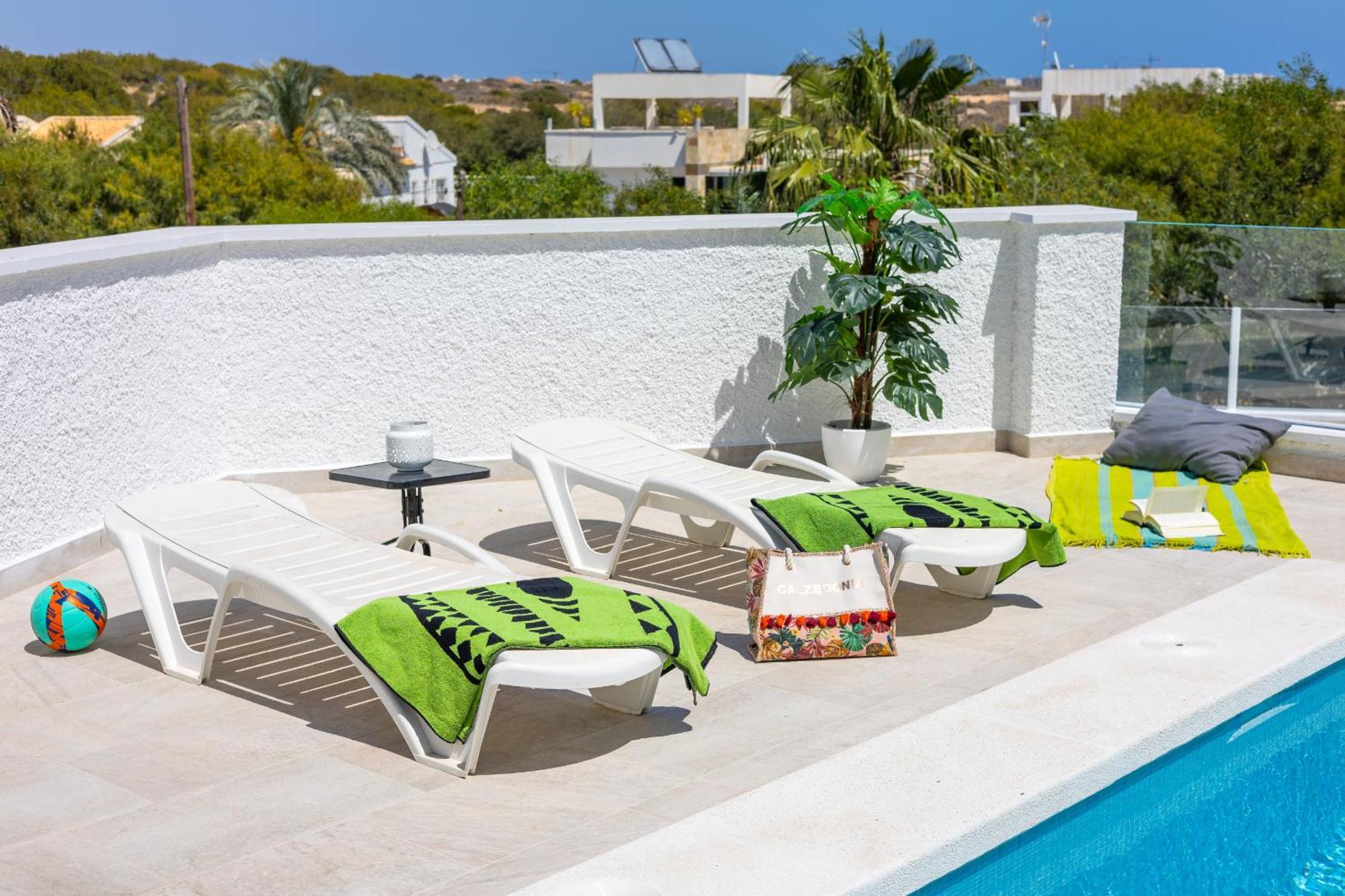 Fidalsa Grand Mediterranean Beachfront Villa Плая Фламенка Екстериор снимка