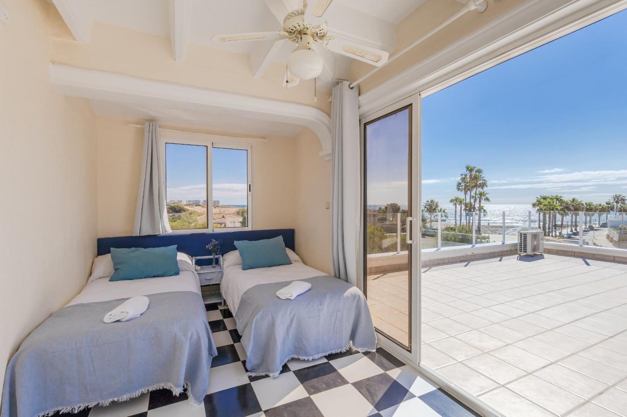Fidalsa Grand Mediterranean Beachfront Villa Плая Фламенка Екстериор снимка