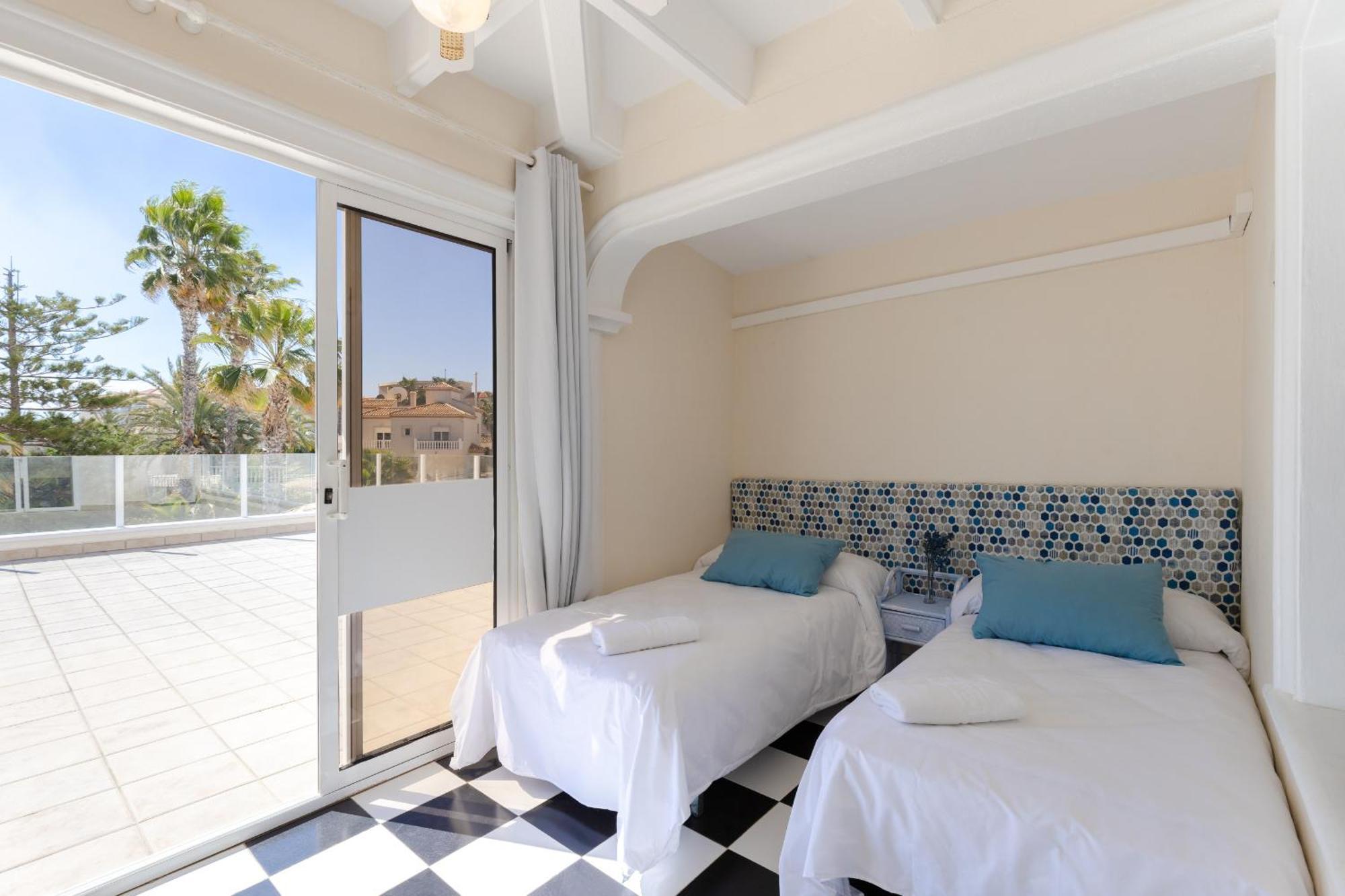 Fidalsa Grand Mediterranean Beachfront Villa Плая Фламенка Екстериор снимка